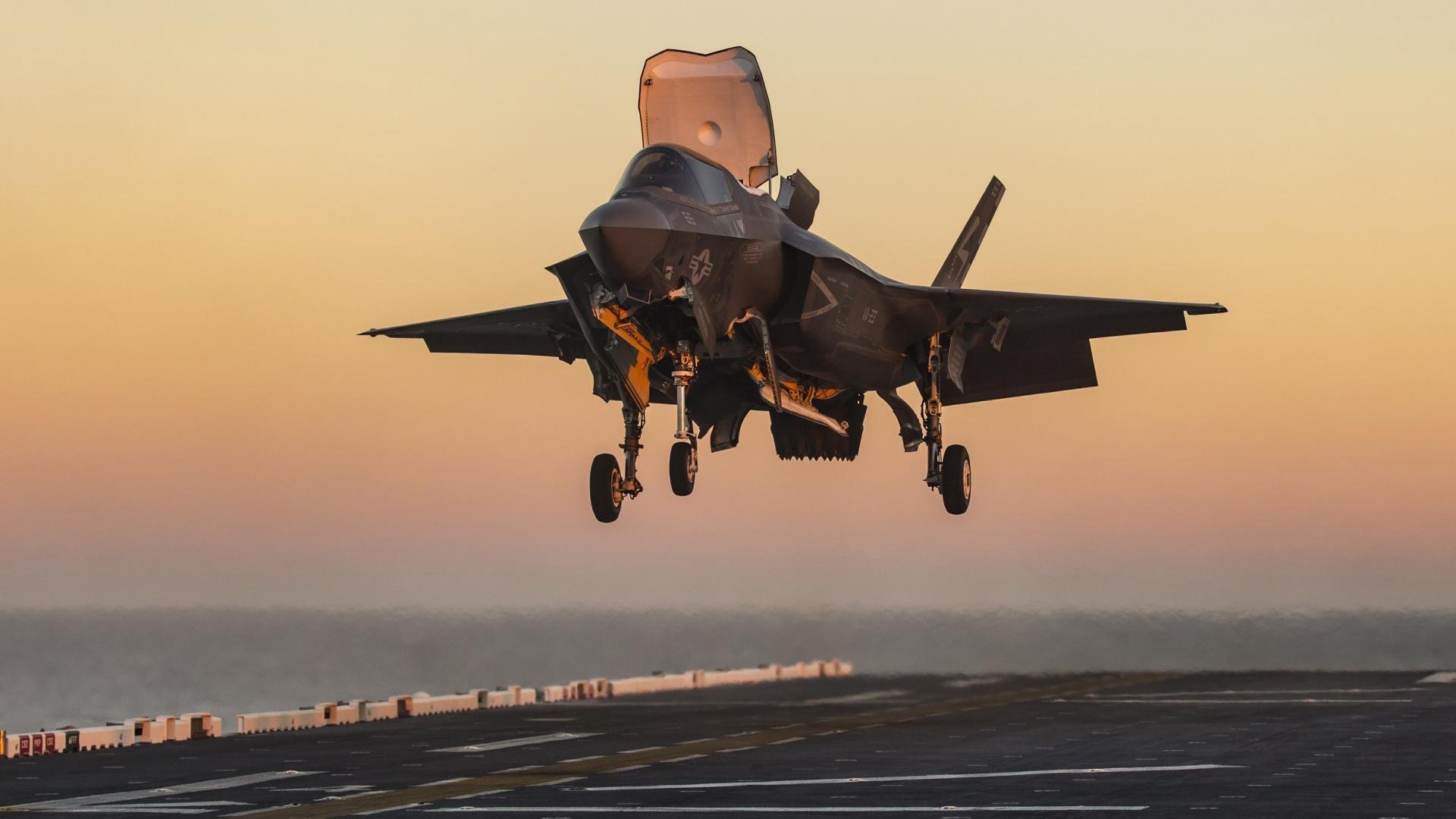 kering.com-沃尔夫斯堡双边推进压制对手两翼，沃尔夫斯堡队